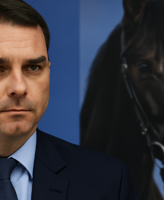 Imagem ilustrativa sobre Flávio Bolsonaro diz que operação sobre produtora de 'Dark Horse' não tem nada a ver com o filme